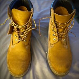 TIMBERLAND 6" Basic Contrast Collar
PREMIUM BOOT